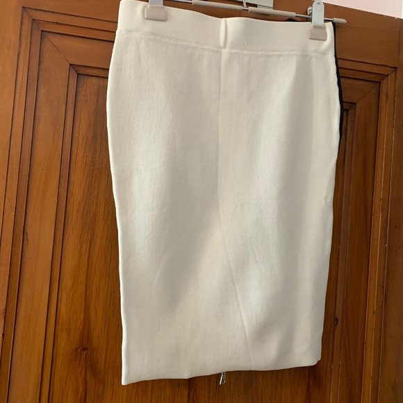 Reversible black/white knee length pencil skirt - Picture 2 of 2